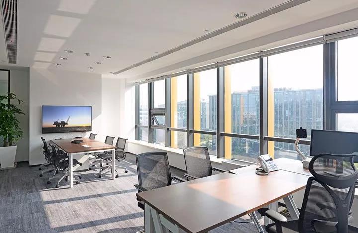 定(ding)製(zhi)辦公傢具(ju)該(gai)如何(he)選(xuan)擇