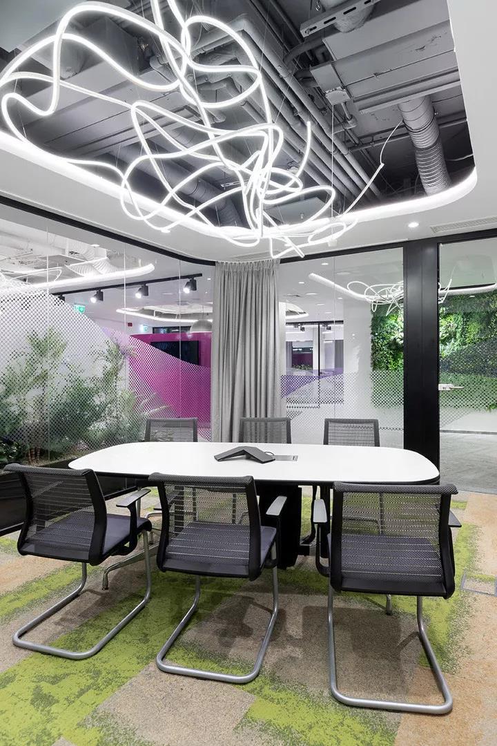 辦(ban)公(gong)椅選(xuan)購(gou)技(ji)巧(qiao)您了解(jie)多(duo)少