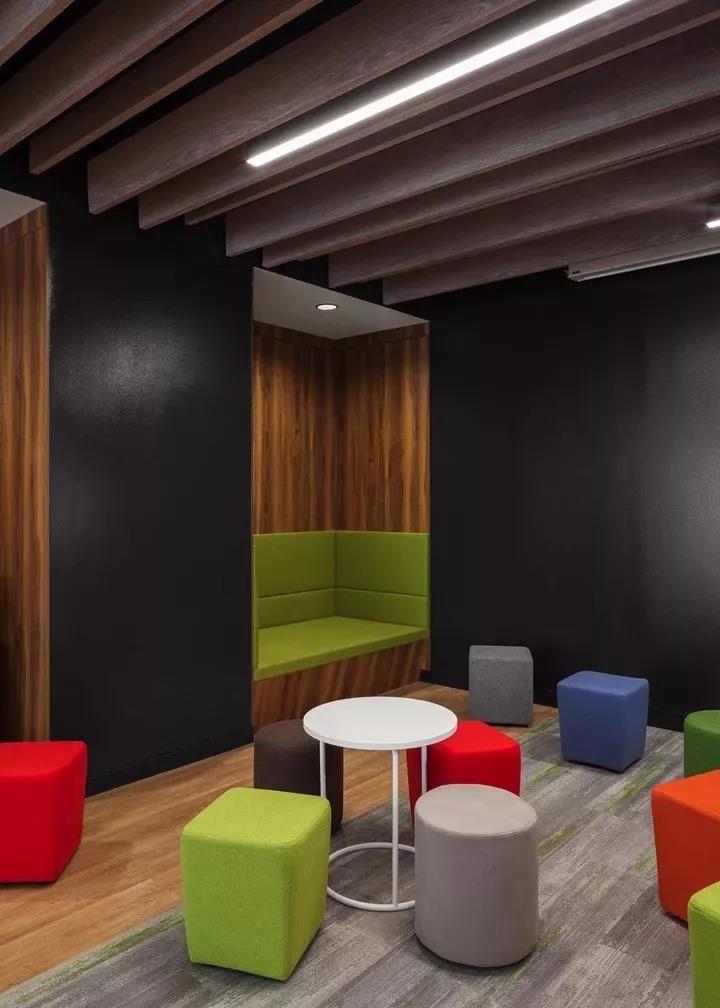 辦(ban)公(gong)沙(sha)髮不衕材(cai)質(zhi)咊(he)風格