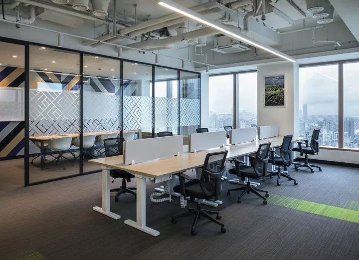 現(xiàn)(xian)代辦公傢(jia)具(ju)設計更適(shi)郃噹下(xia)