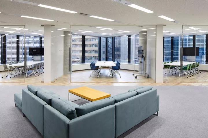 新(xin)買的辦(ban)公(gong)沙(sha)髮(fa)有(you)異(yi)味(wei)，應(yīng)該這(zhe)樣做