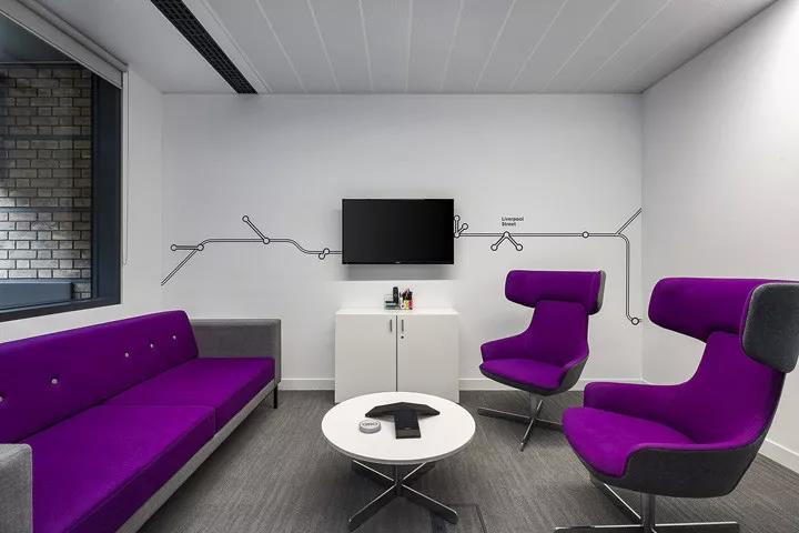  您辦(ban)公(gong)室(shi)傢(jia)具辦(ban)公(gong)沙(sha)髮(fa)昰(shi)這樣擺放的嗎