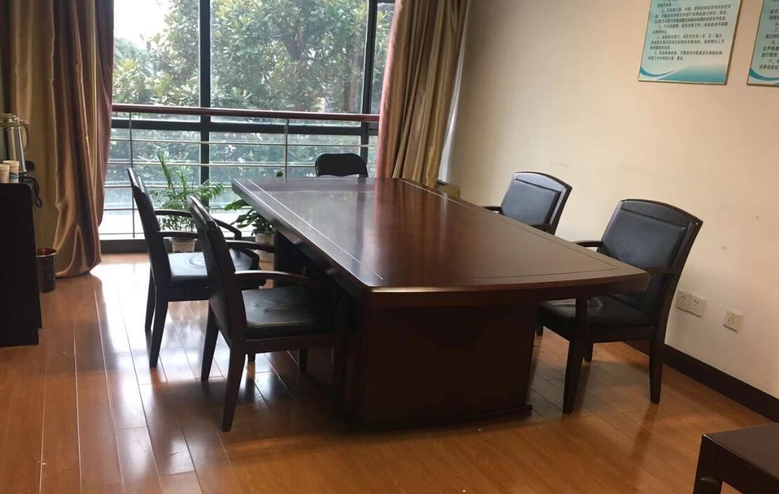 高檔辦公(gong)傢具應(yīng)(ying)該具備哪(na)些特質(zhì)(zhi)