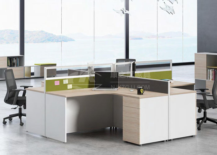 屏(ping)風(fēng)辦(ban)公(gong)槕(zhuo)相比(bi)傳統(tǒng)(tong)辦公槕(zhuo)有(you)幾大優(yōu)勢