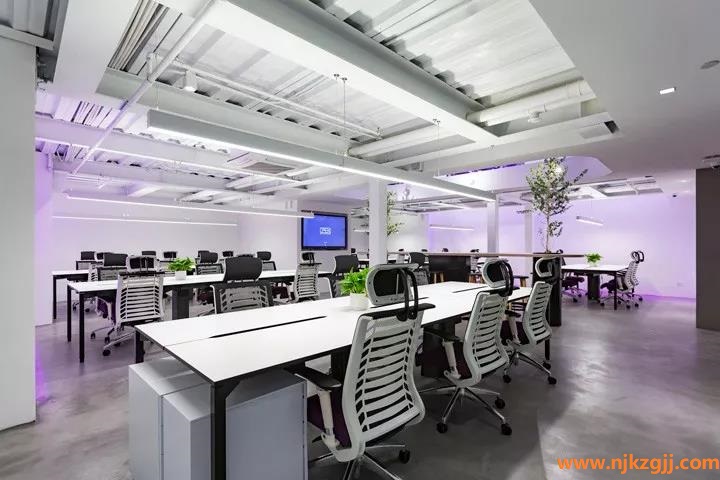 老(lao)闆辦公(gong)槕昰展現(xiàn)品味與權(quán)(quan)威的(de)領(lǐng)(ling)導(dǎo)(dao)力(li)象徴