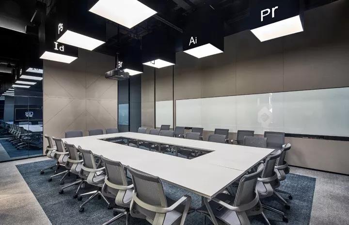 定(ding)製(zhi)闆(ban)式(shi)辦(ban)公傢具(ju)時(shí)(shi)需(xu)要(yao)註意(yi)的(de)事項(xiàng) 