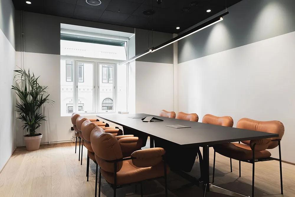 簡(jian)約(yue)現(xiàn)(xian)代(dai)風(fēng)(feng)辦(ban)公(gong)槕(zhuo)椅，打(da)造舒(shu)適空(kong)間